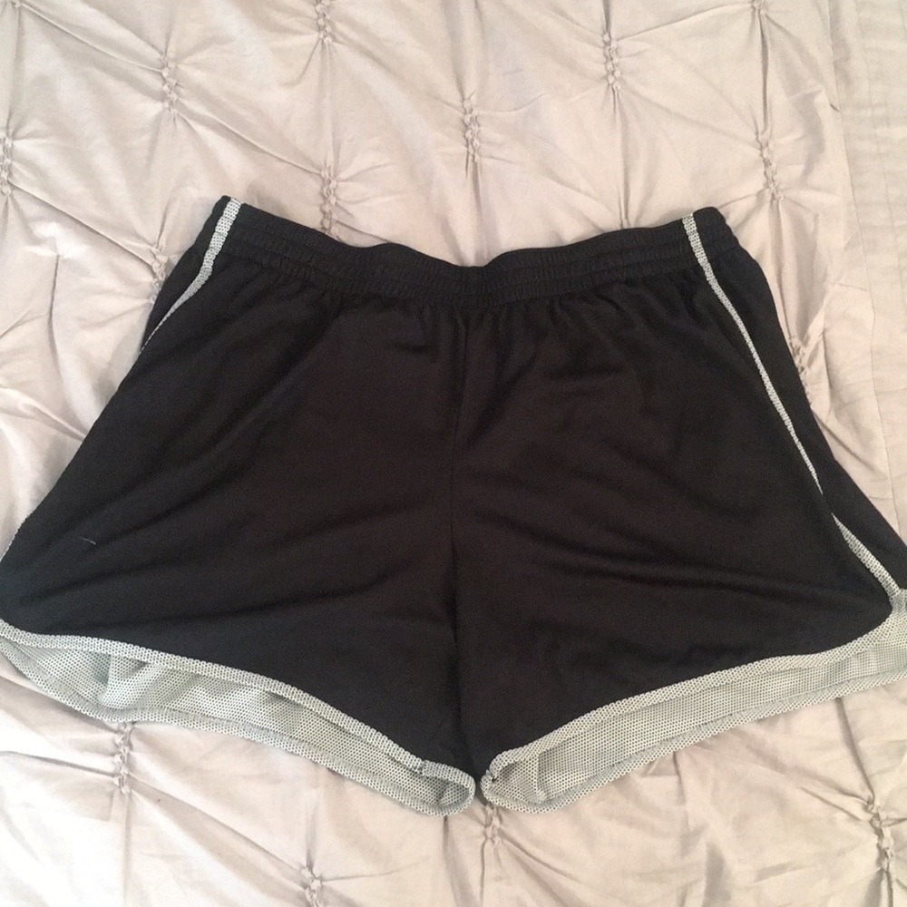 🗣 LAST CHANCE: Black mesh active shorts